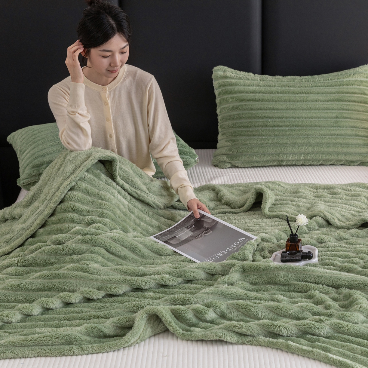 91家纺网 家纺一手货源 找家纺 楠沐家纺 2025新款高克重大抽条毛毯仿兔毛绒法兰绒毯跨境外贸多功能毯 兔毛绒-暗茶绿