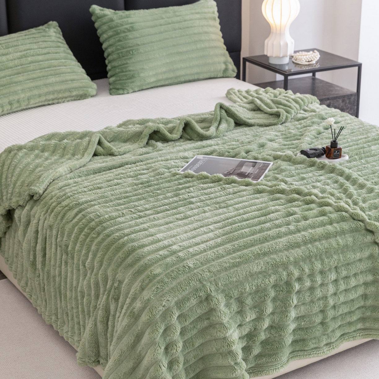 91家纺网 家纺一手货源 找家纺 楠沐家纺 2025新款高克重大抽条毛毯仿兔毛绒法兰绒毯跨境外贸多功能毯 兔毛绒-暗茶绿