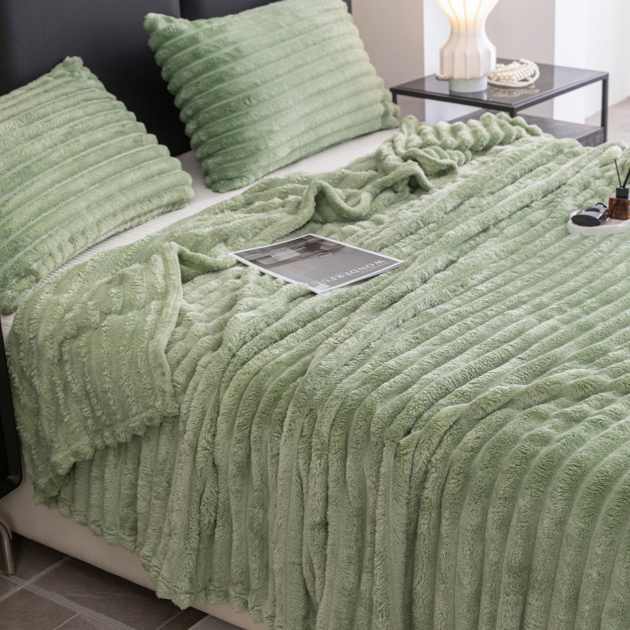 91家纺网 家纺一手货源 找家纺 楠沐家纺 2025新款高克重大抽条毛毯仿兔毛绒法兰绒毯跨境外贸多功能毯 兔毛绒-暗茶绿