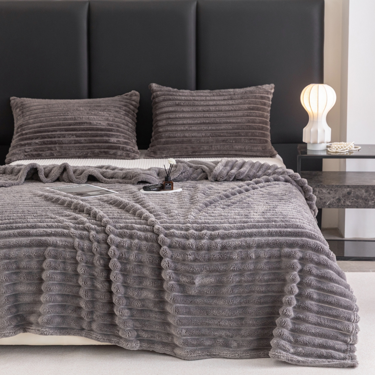 91家纺网 家纺一手货源 找家纺 楠沐家纺 2025新款高克重大抽条毛毯仿兔毛绒法兰绒毯跨境外贸多功能毯 兔毛绒-高级灰