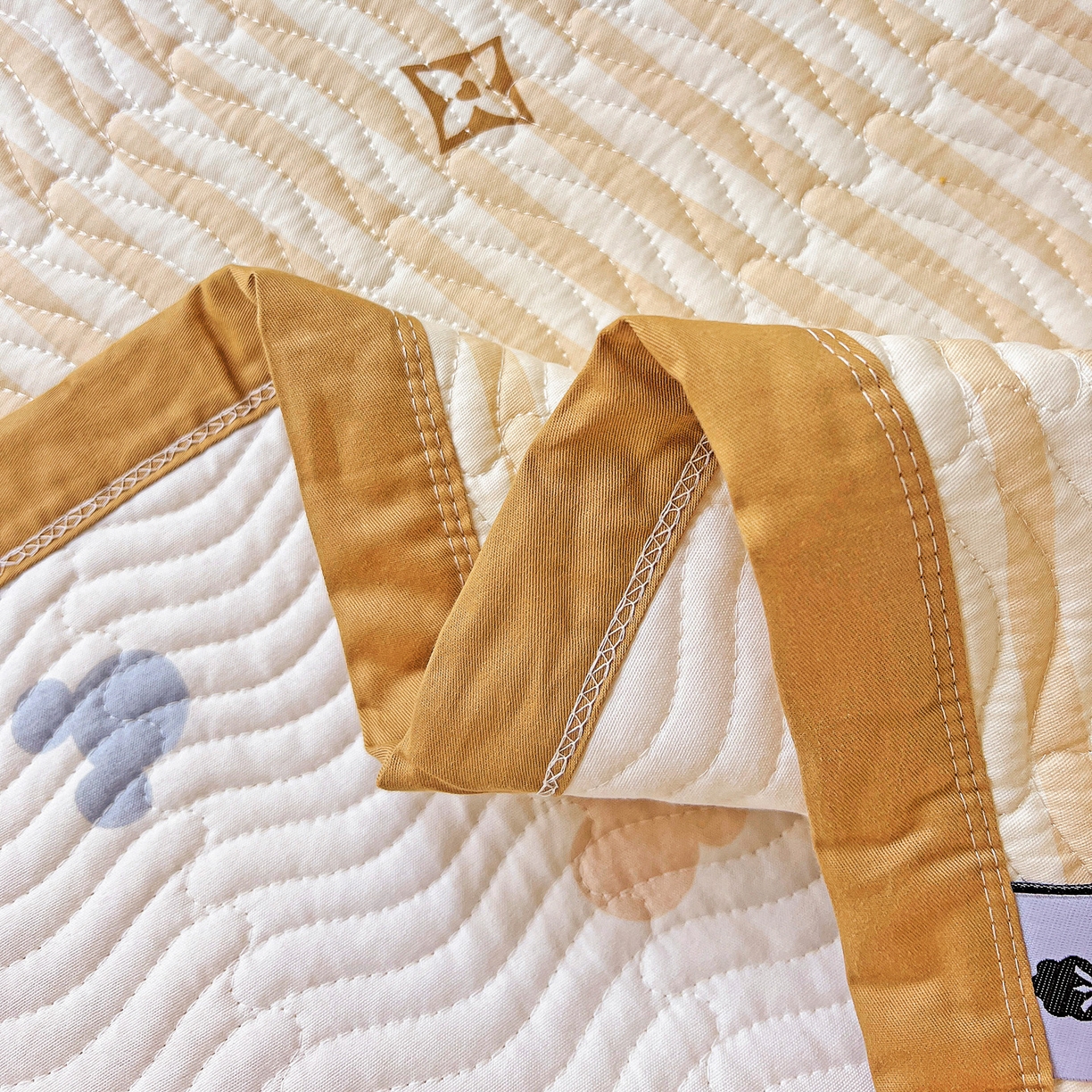 91家纺网 家纺一手货源 找家纺 梦精灵2025新款40支13372印花全棉床盖软凉席夏被纯棉床单枕套四季通用 潮牌咘咘