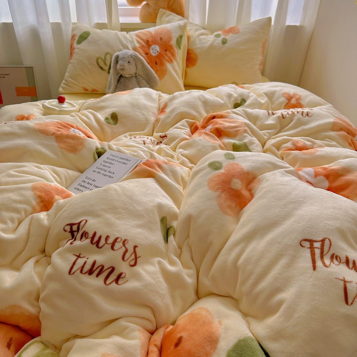 91家纺网 家纺一手货源 找家纺 小叮当家纺仓储工厂店 买家秀 爆款花型2025新款200克牛奶绒小清新卡通复古风单被套 被套单件 花园时光