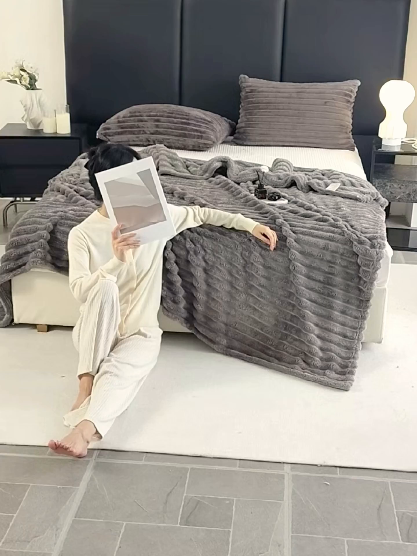 91家纺网 家纺一手货源 找家纺 楠沐家纺 2025新款高克重大抽条毛毯仿兔毛绒法兰绒毯跨境外贸多功能毯 兔毛绒-高级灰