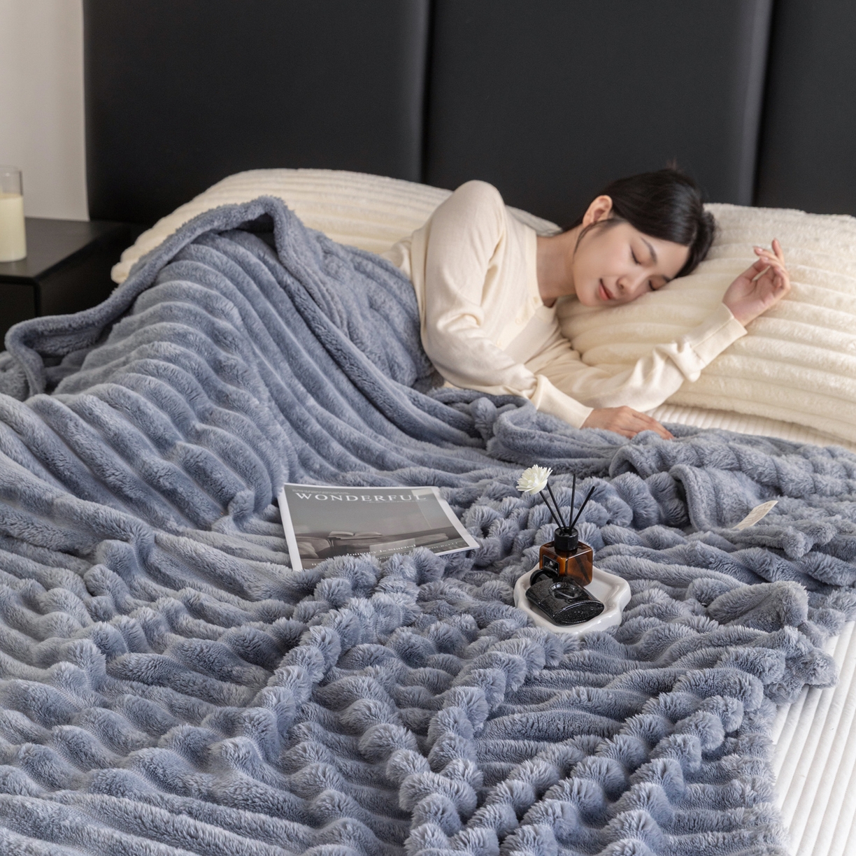 91家纺网 家纺一手货源 找家纺 楠沐家纺 2025新款高克重大抽条毛毯仿兔毛绒法兰绒毯跨境外贸多功能毯 兔毛绒-灰亚蓝