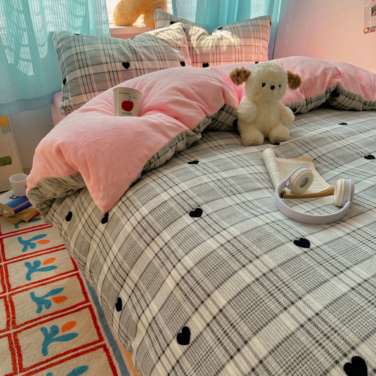 91家纺网 家纺一手货源 找家纺 小叮当家纺仓储工厂店 买家秀 爆款花型2025新款200克牛奶绒小清新卡通复古风单被套 被套单件 罗马假日