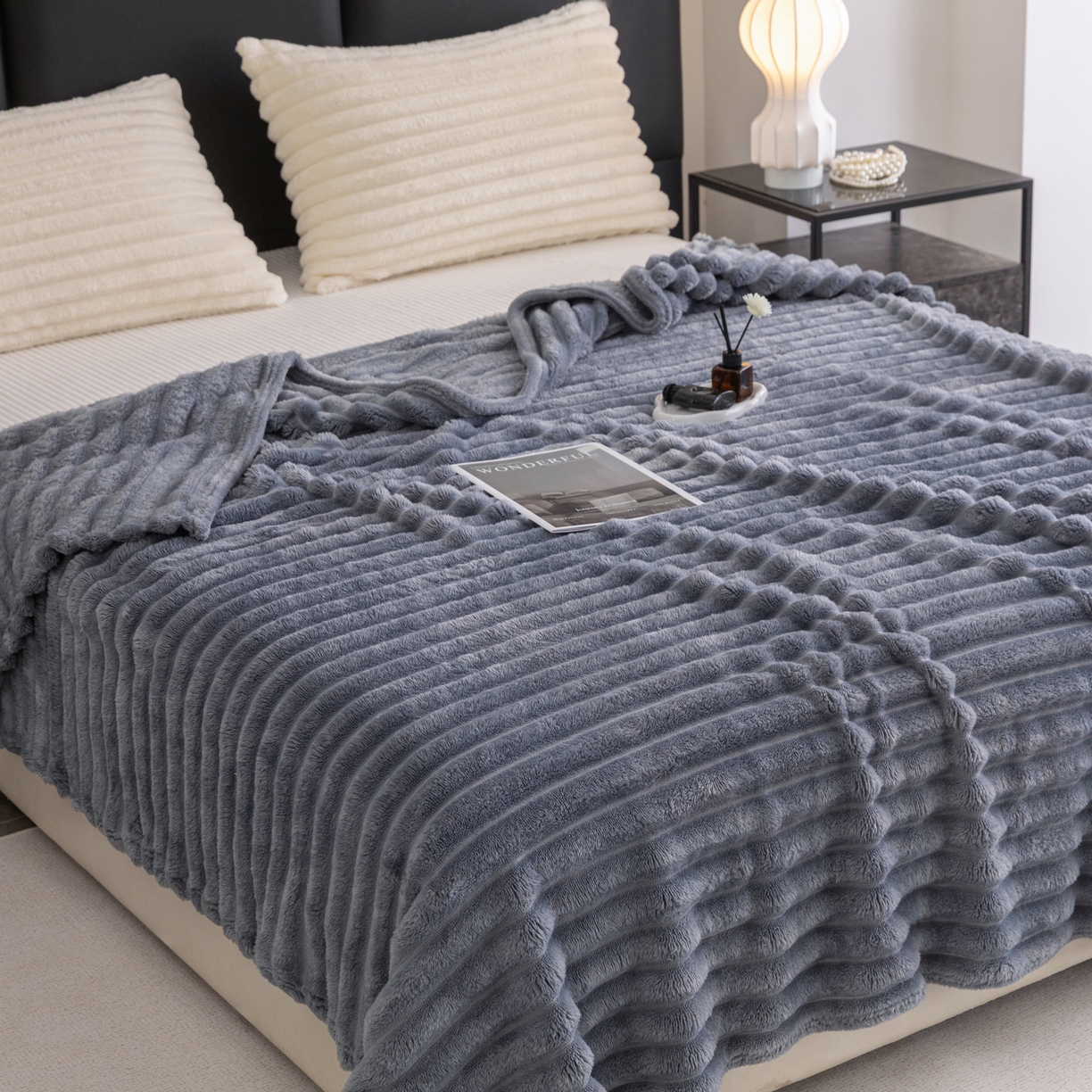 91家纺网 家纺一手货源 找家纺 楠沐家纺 2025新款高克重大抽条毛毯仿兔毛绒法兰绒毯跨境外贸多功能毯 兔毛绒-灰亚蓝