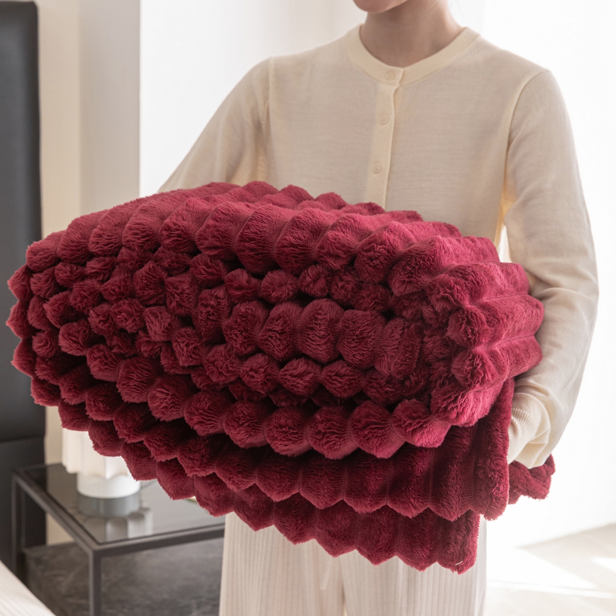 91家纺网 家纺一手货源 找家纺 楠沐家纺 2025新款高克重大抽条毛毯仿兔毛绒法兰绒毯跨境外贸多功能毯 兔毛绒-酒红