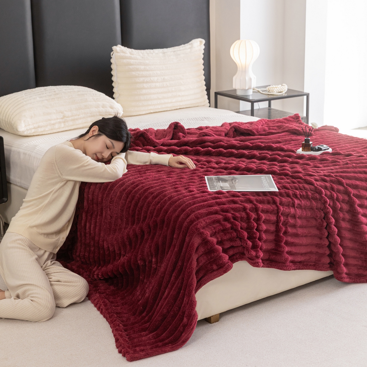 91家纺网 家纺一手货源 找家纺 楠沐家纺 2025新款高克重大抽条毛毯仿兔毛绒法兰绒毯跨境外贸多功能毯 兔毛绒-酒红