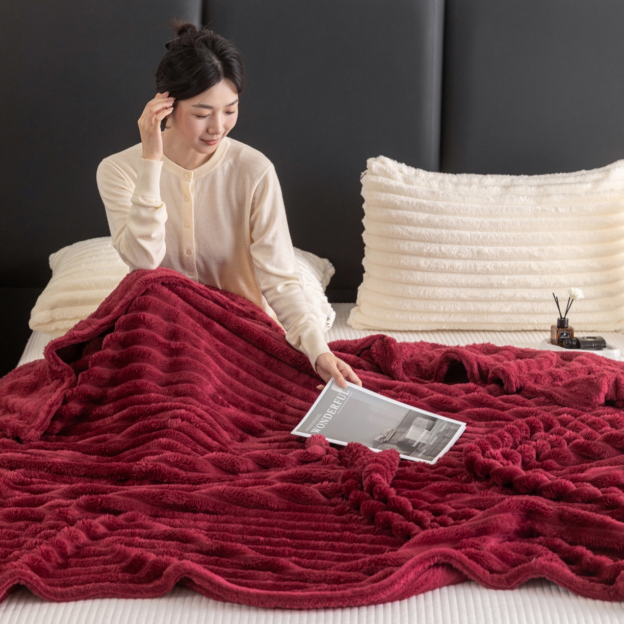 91家纺网 家纺一手货源 找家纺 楠沐家纺 2025新款高克重大抽条毛毯仿兔毛绒法兰绒毯跨境外贸多功能毯 兔毛绒-酒红