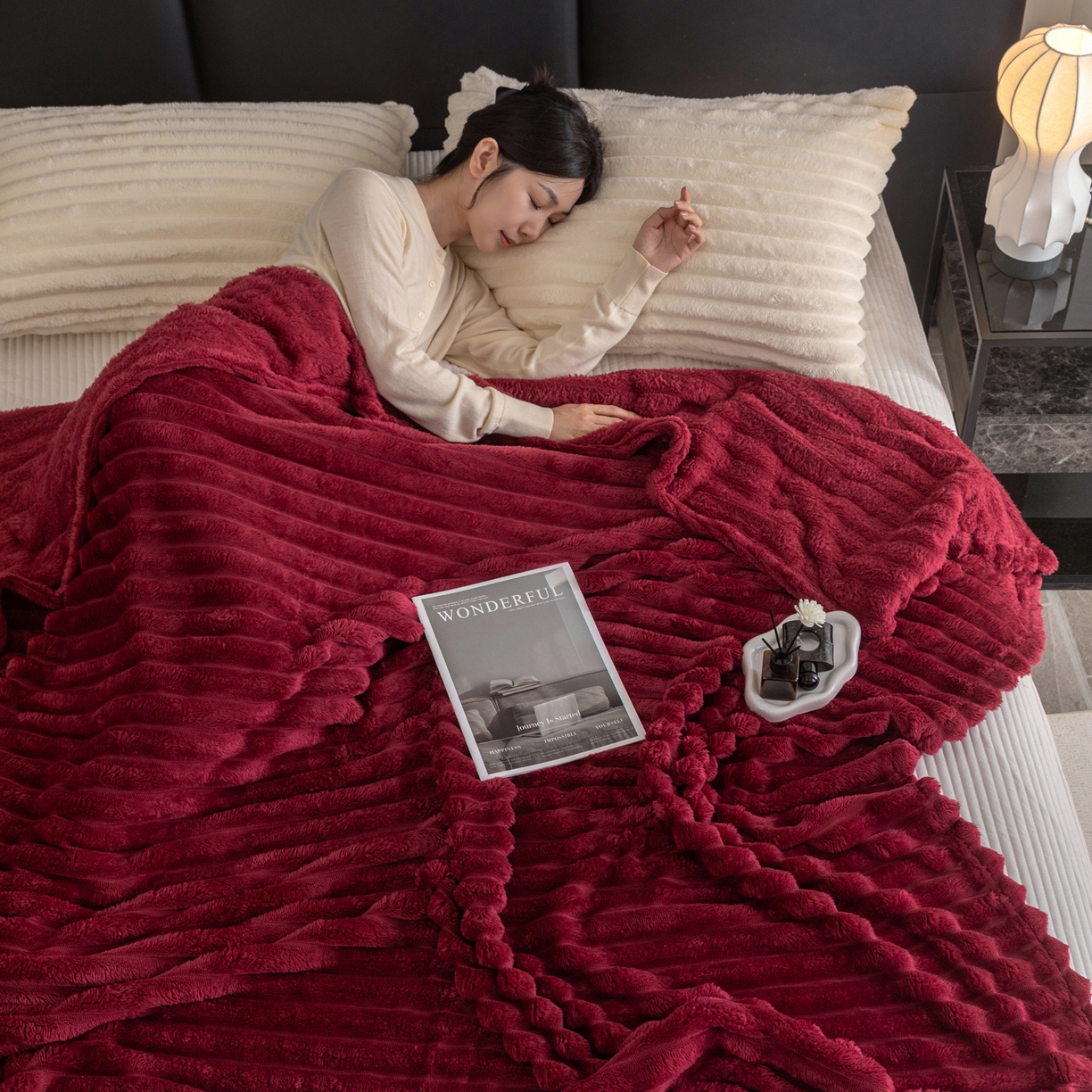 91家纺网 家纺一手货源 找家纺 楠沐家纺 2025新款高克重大抽条毛毯仿兔毛绒法兰绒毯跨境外贸多功能毯 兔毛绒-酒红