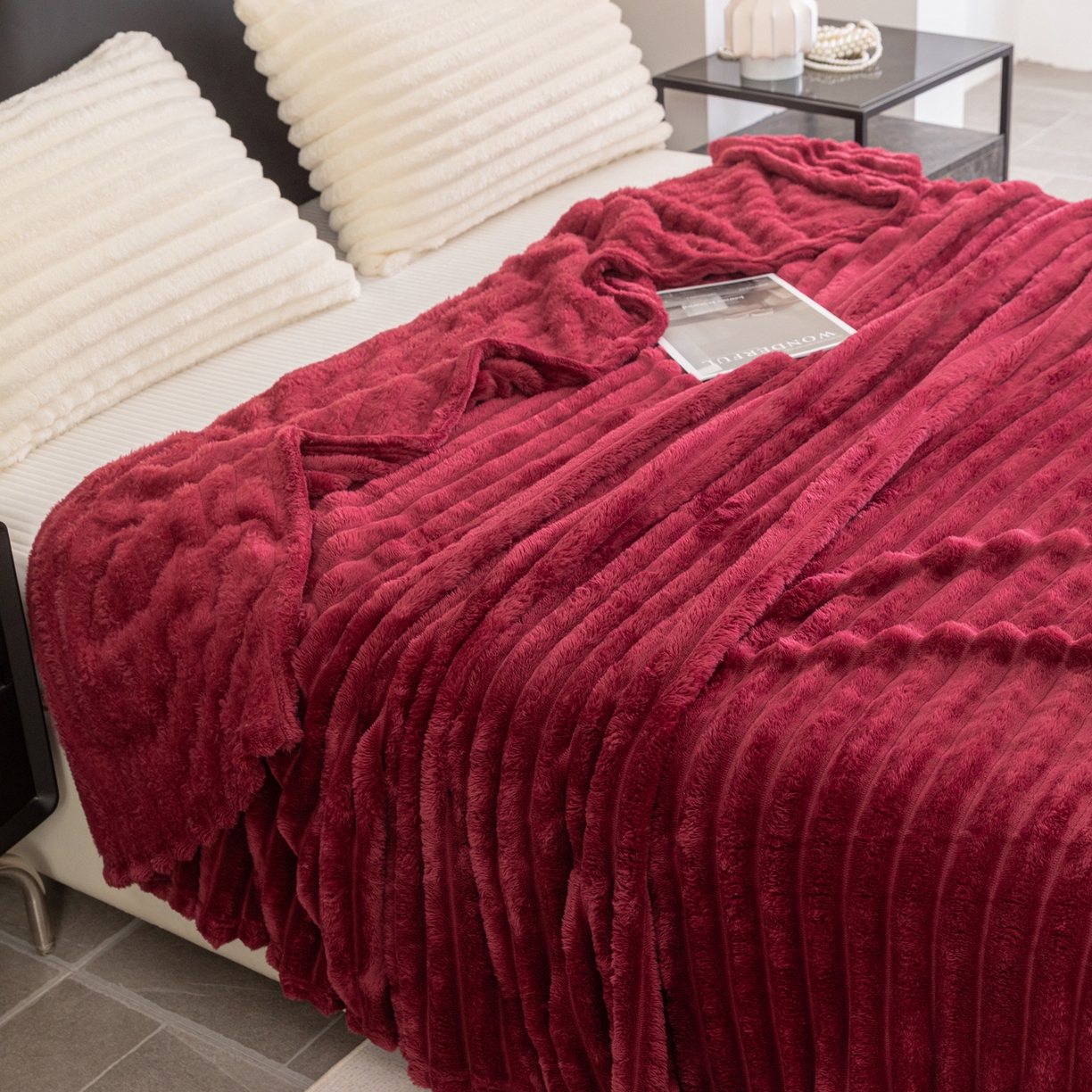 91家纺网 家纺一手货源 找家纺 楠沐家纺 2025新款高克重大抽条毛毯仿兔毛绒法兰绒毯跨境外贸多功能毯 兔毛绒-酒红
