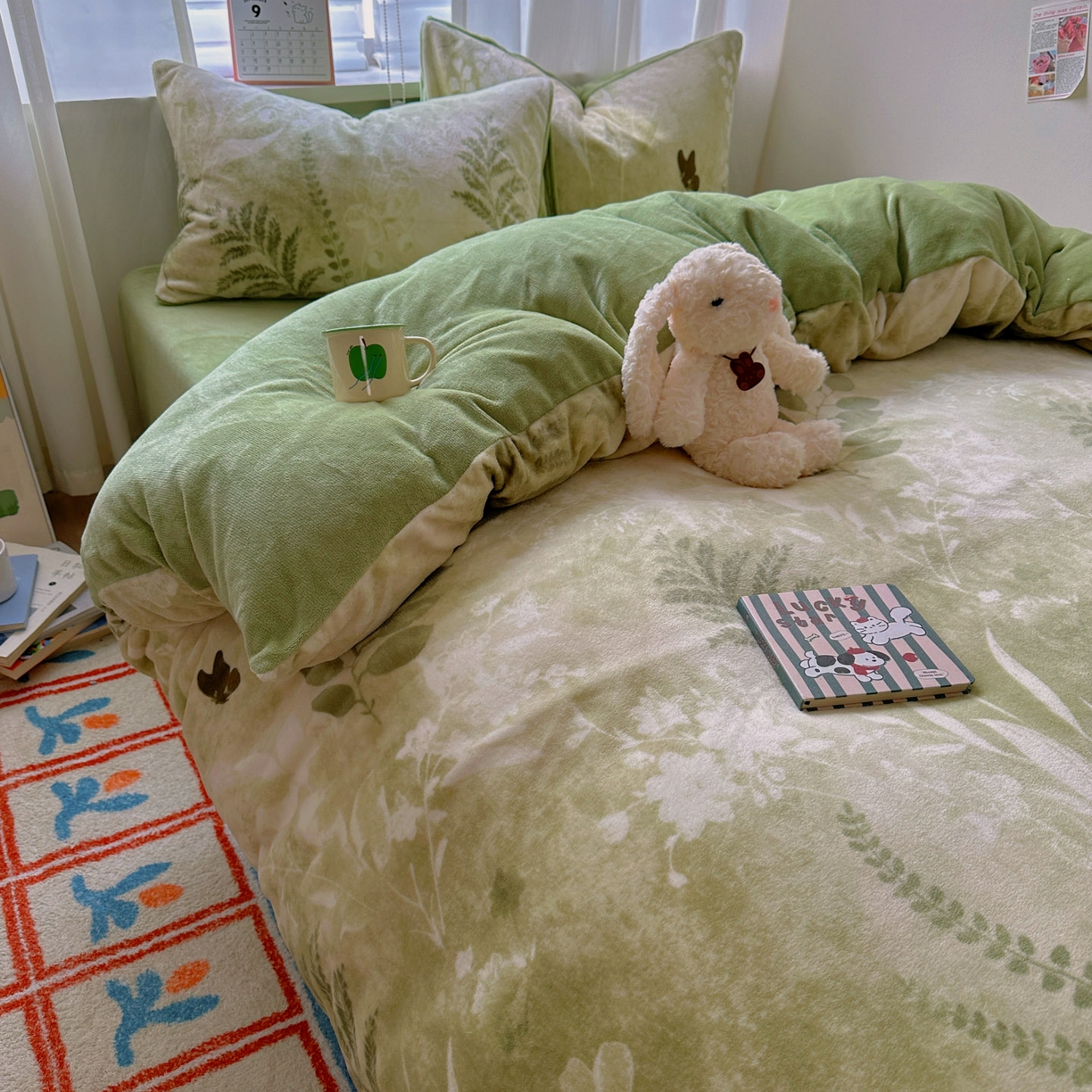 91家纺网 家纺一手货源 找家纺 小叮当家纺仓储工厂店 买家秀 爆款花型2025新款200克牛奶绒小清新卡通复古风单被套 被套单件 沐晨-绿