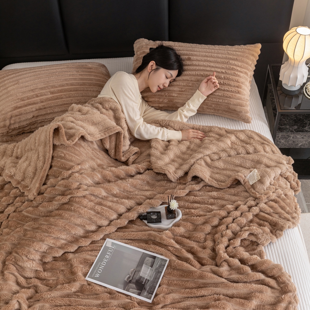 91家纺网 家纺一手货源 找家纺 楠沐家纺 2025新款高克重大抽条毛毯仿兔毛绒法兰绒毯跨境外贸多功能毯 兔毛绒-咖