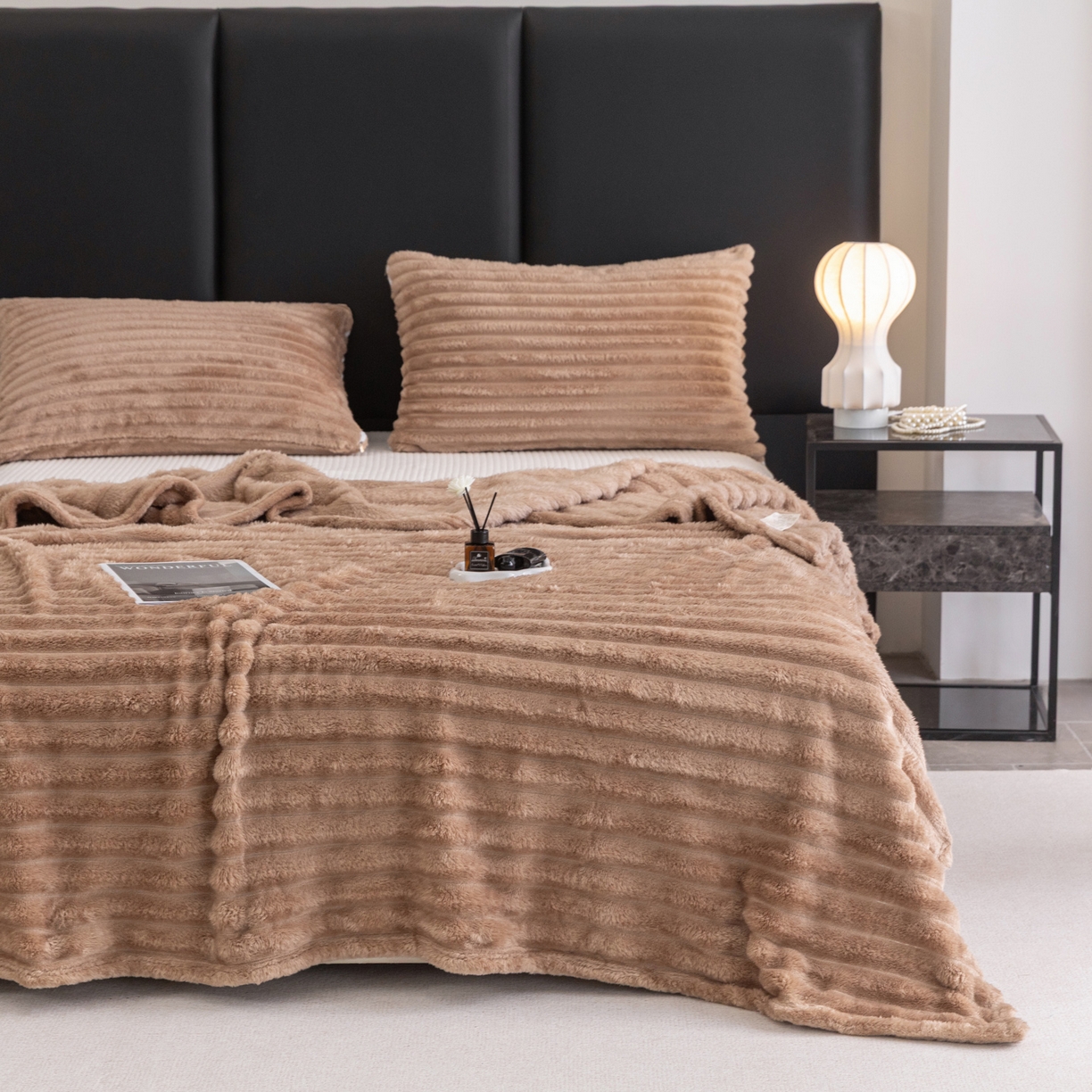 91家纺网 家纺一手货源 找家纺 楠沐家纺 2025新款高克重大抽条毛毯仿兔毛绒法兰绒毯跨境外贸多功能毯 兔毛绒-咖