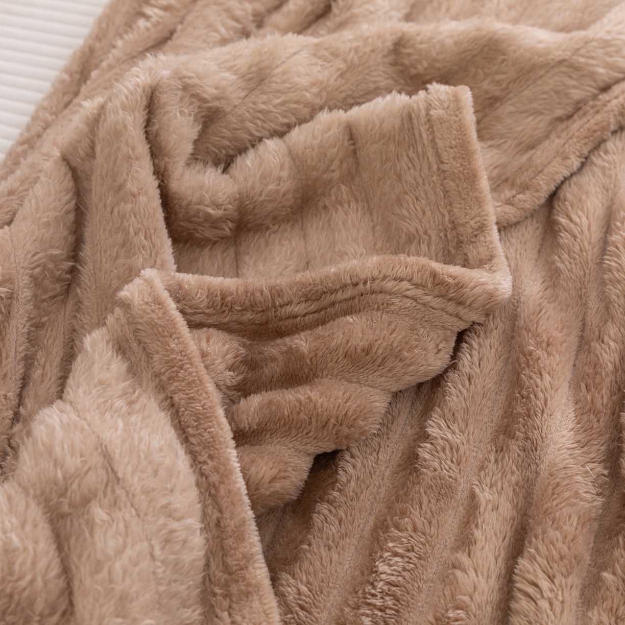 91家纺网 家纺一手货源 找家纺 楠沐家纺 2025新款高克重大抽条毛毯仿兔毛绒法兰绒毯跨境外贸多功能毯 兔毛绒-咖