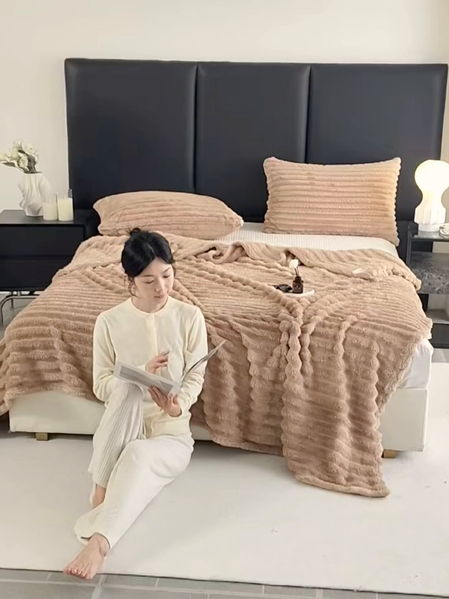 91家纺网 家纺一手货源 找家纺 楠沐家纺 2025新款高克重大抽条毛毯仿兔毛绒法兰绒毯跨境外贸多功能毯 兔毛绒-咖