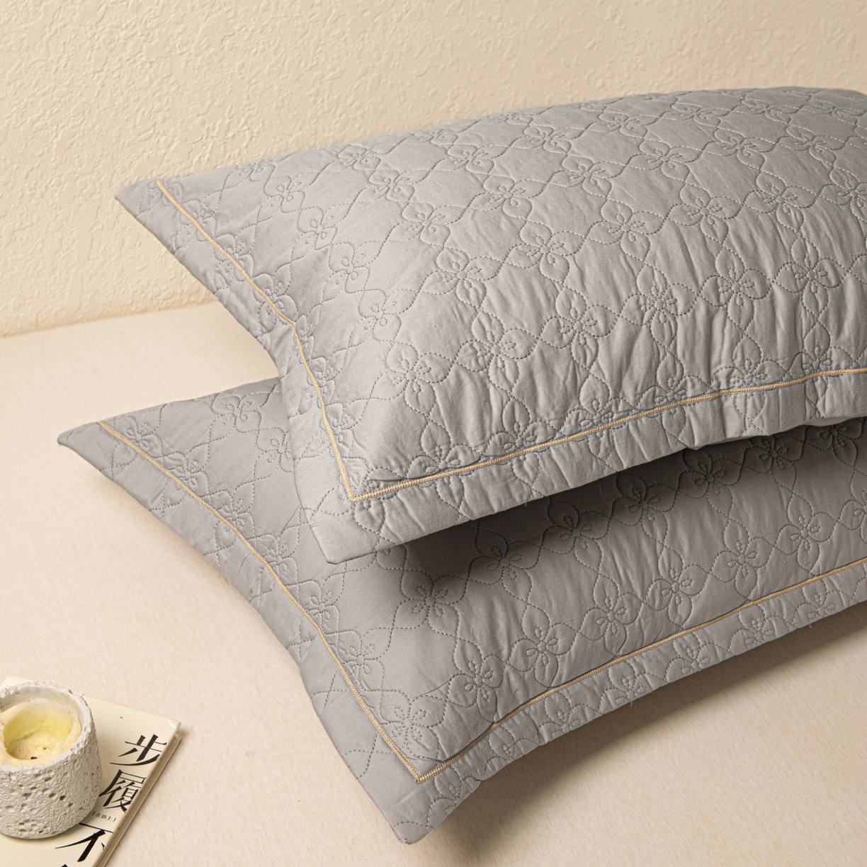 91家纺网 家纺一手货源 找家纺 百寐 2025新款全棉纯色加厚夹棉50*80枕套40*60/48*74纯棉枕芯保护套 花容-罗卡灰