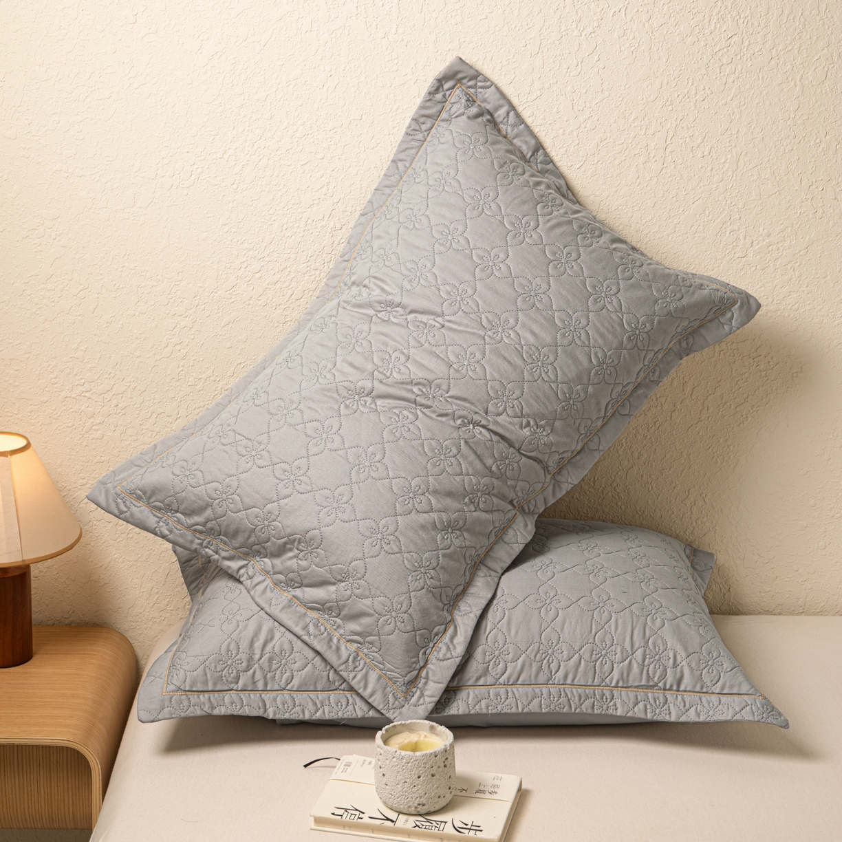 91家纺网 家纺一手货源 找家纺 百寐 2025新款全棉纯色加厚夹棉50*80枕套40*60/48*74纯棉枕芯保护套 花容-罗卡灰