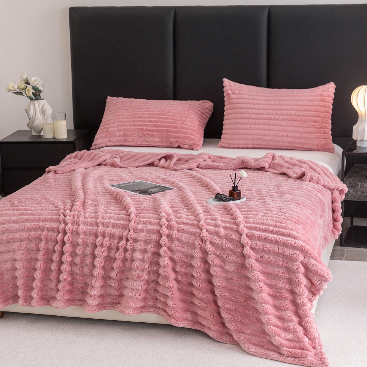 91家纺网 家纺一手货源 找家纺 楠沐家纺 2025新款高克重大抽条毛毯仿兔毛绒法兰绒毯跨境外贸多功能毯 兔毛绒-玫红