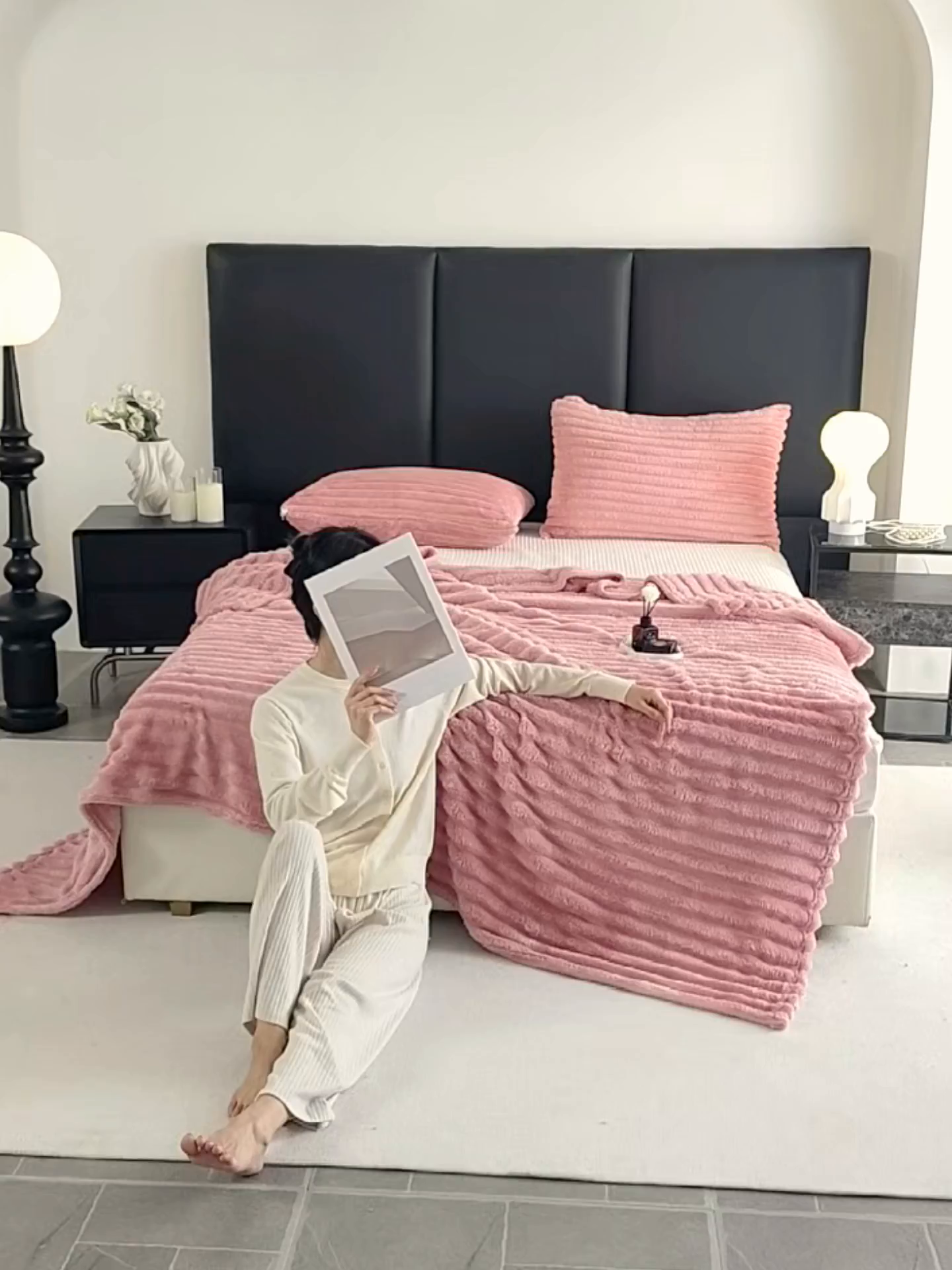 91家纺网 家纺一手货源 找家纺 楠沐家纺 2025新款高克重大抽条毛毯仿兔毛绒法兰绒毯跨境外贸多功能毯 兔毛绒-玫红