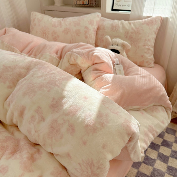 91家纺网 家纺一手货源 找家纺 小叮当家纺仓储工厂店 买家秀 爆款花型2025新款200克牛奶绒小清新卡通复古风单被套 被套单件 藤蔓花影