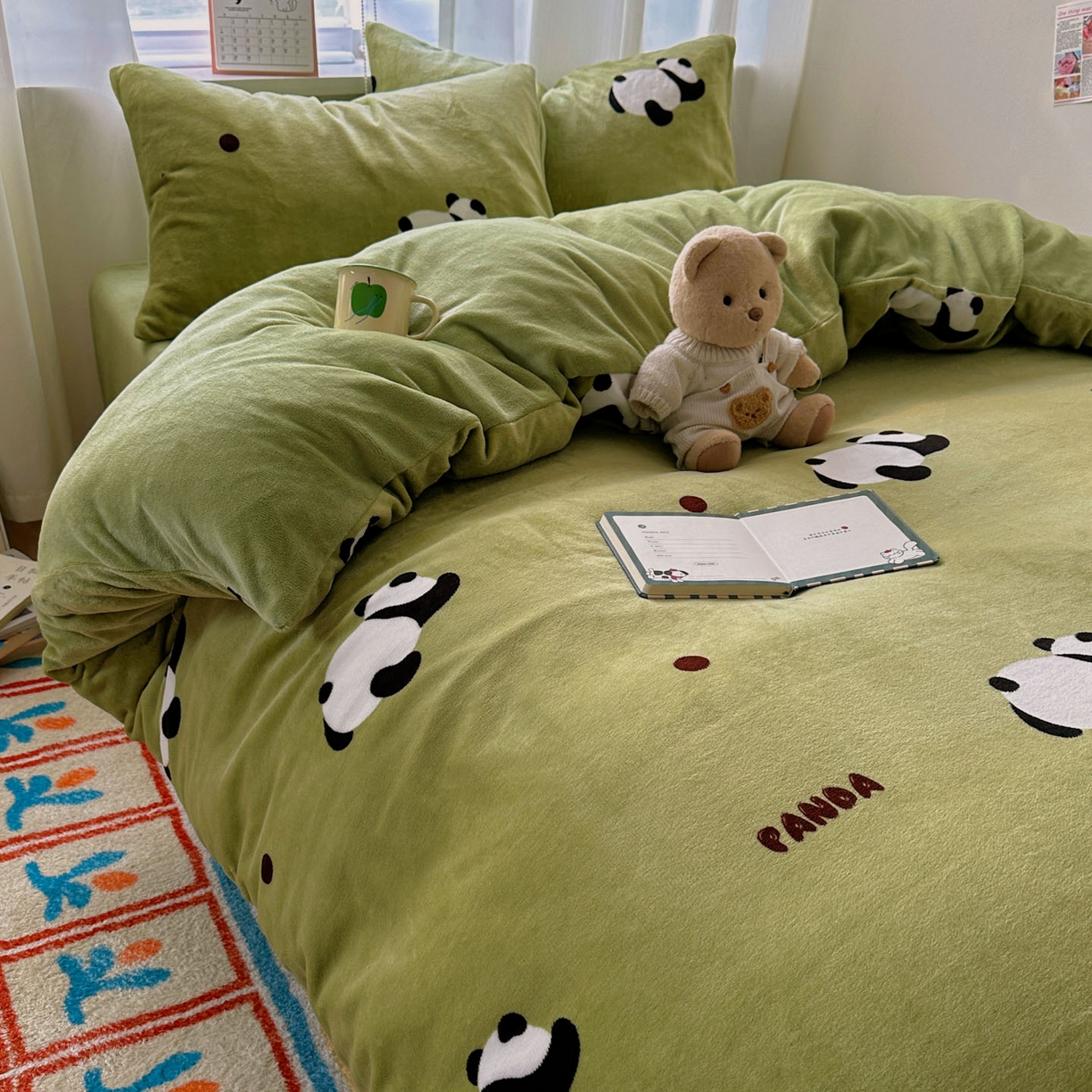 91家纺网 家纺一手货源 找家纺 小叮当家纺仓储工厂店 买家秀 爆款花型2025新款200克牛奶绒小清新卡通复古风单被套 被套单件 熊猫蹲蹲