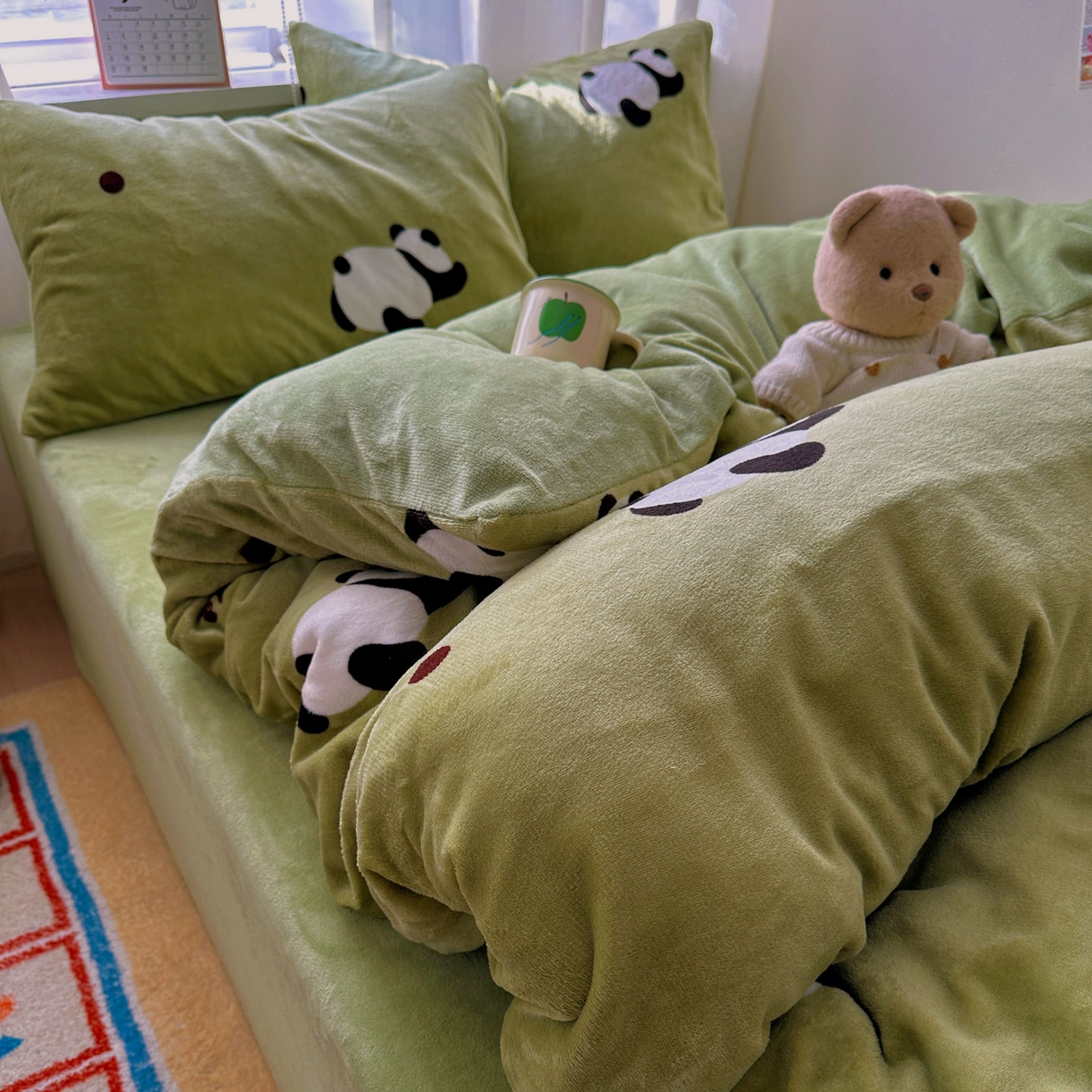 91家纺网 家纺一手货源 找家纺 小叮当家纺仓储工厂店 买家秀 爆款花型2025新款200克牛奶绒小清新卡通复古风单被套 被套单件 熊猫蹲蹲