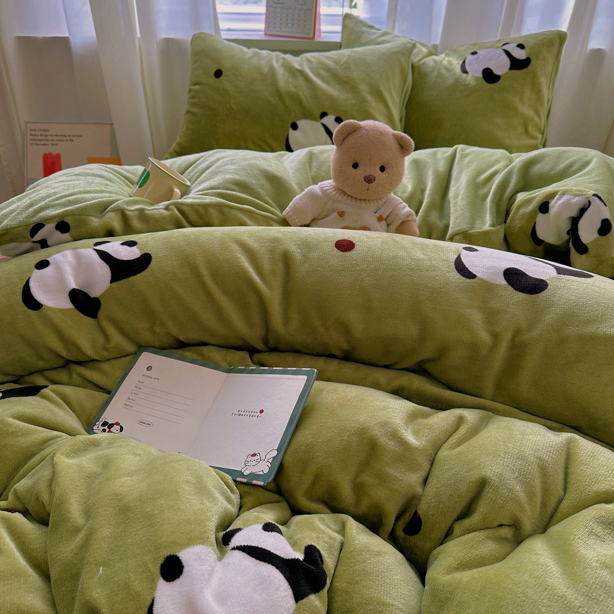 91家纺网 家纺一手货源 找家纺 小叮当家纺仓储工厂店 买家秀 爆款花型2025新款200克牛奶绒小清新卡通复古风单被套 被套单件 熊猫蹲蹲