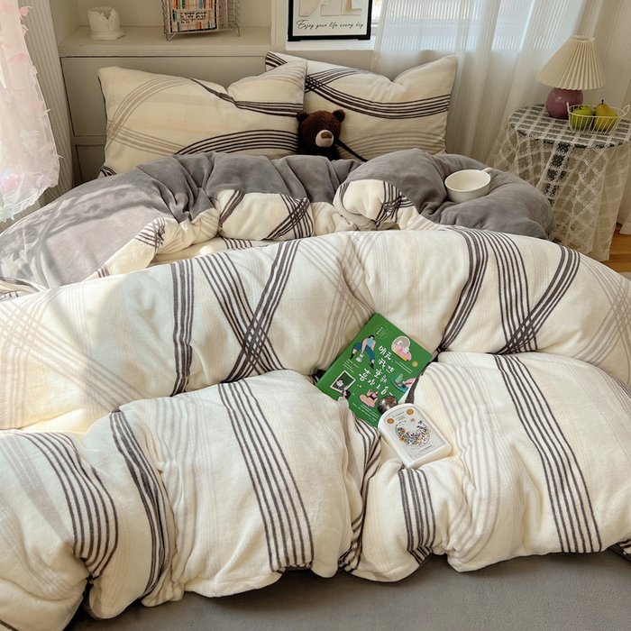 91家纺网 家纺一手货源 找家纺 小叮当家纺仓储工厂店 买家秀 爆款花型2025新款200克牛奶绒小清新卡通复古风单被套 被套单件 旋律灰