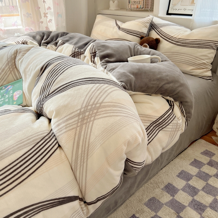 91家纺网 家纺一手货源 找家纺 小叮当家纺仓储工厂店 买家秀 爆款花型2025新款200克牛奶绒小清新卡通复古风单被套 被套单件 旋律灰