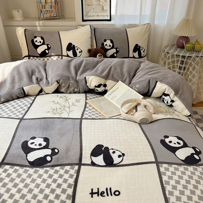 91家纺网 家纺一手货源 找家纺 小叮当家纺仓储工厂店 买家秀 爆款花型2025新款200克牛奶绒小清新卡通复古风单被套 被套单件 竹林团子