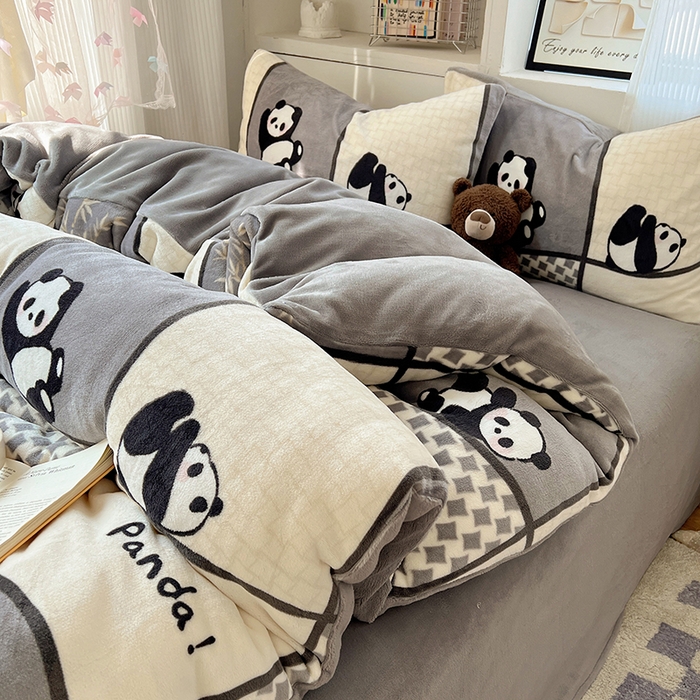 91家纺网 家纺一手货源 找家纺 小叮当家纺仓储工厂店 买家秀 爆款花型2025新款200克牛奶绒小清新卡通复古风单被套 被套单件 竹林团子