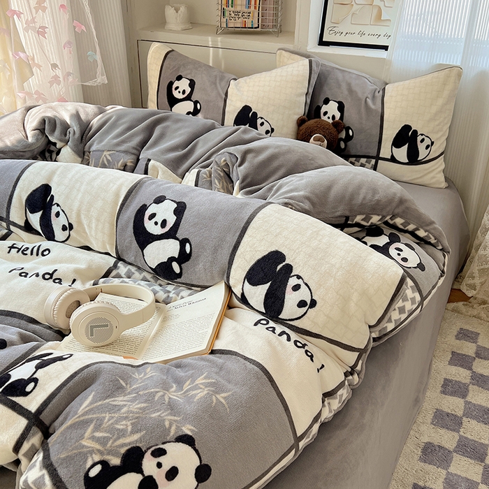 91家纺网 家纺一手货源 找家纺 小叮当家纺仓储工厂店 买家秀 爆款花型2025新款200克牛奶绒小清新卡通复古风单被套 被套单件 竹林团子