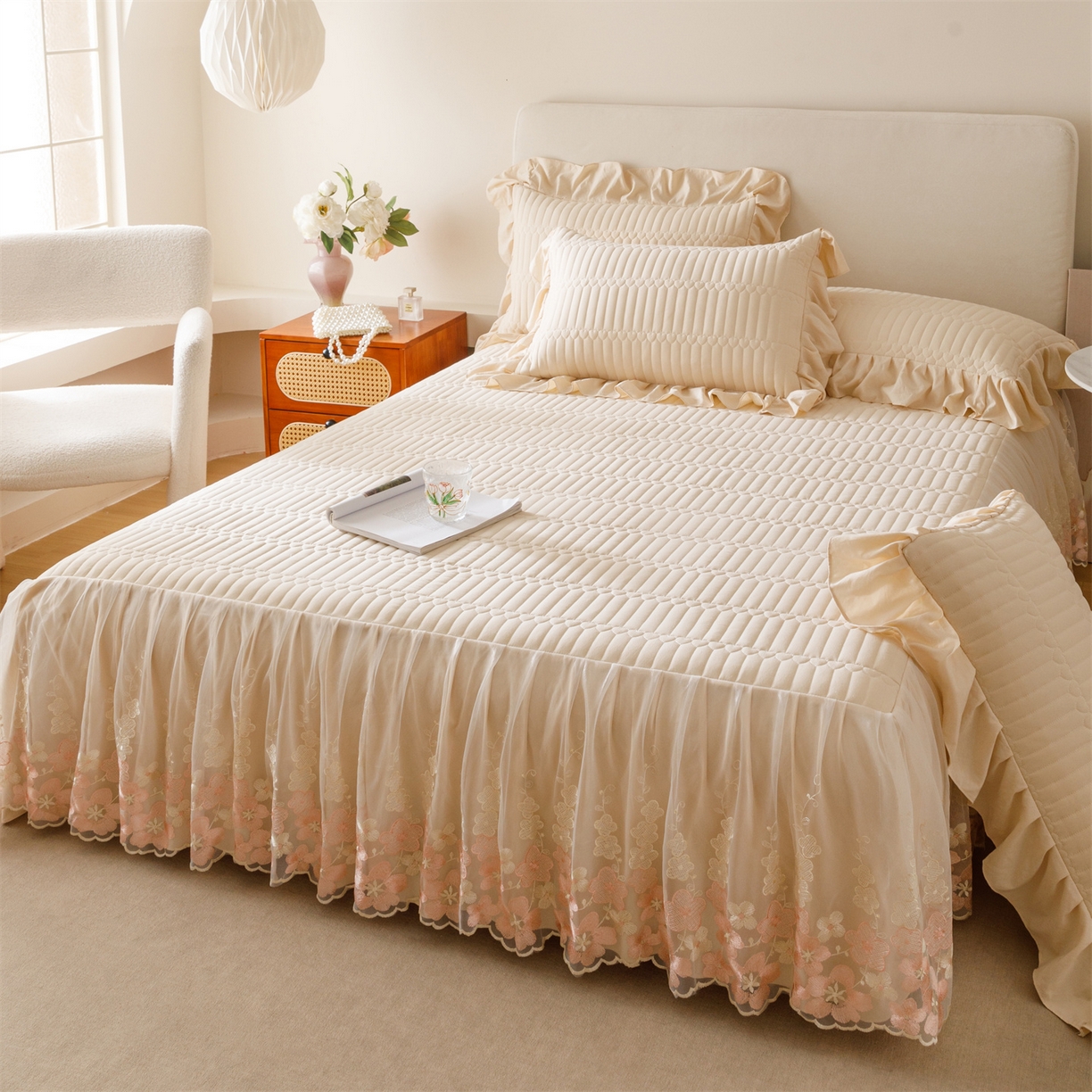 91家纺网 家纺一手货源 找家纺 （总）好儿喜家纺 2025新款A类水洗棉床裙三件套-梦萝系列