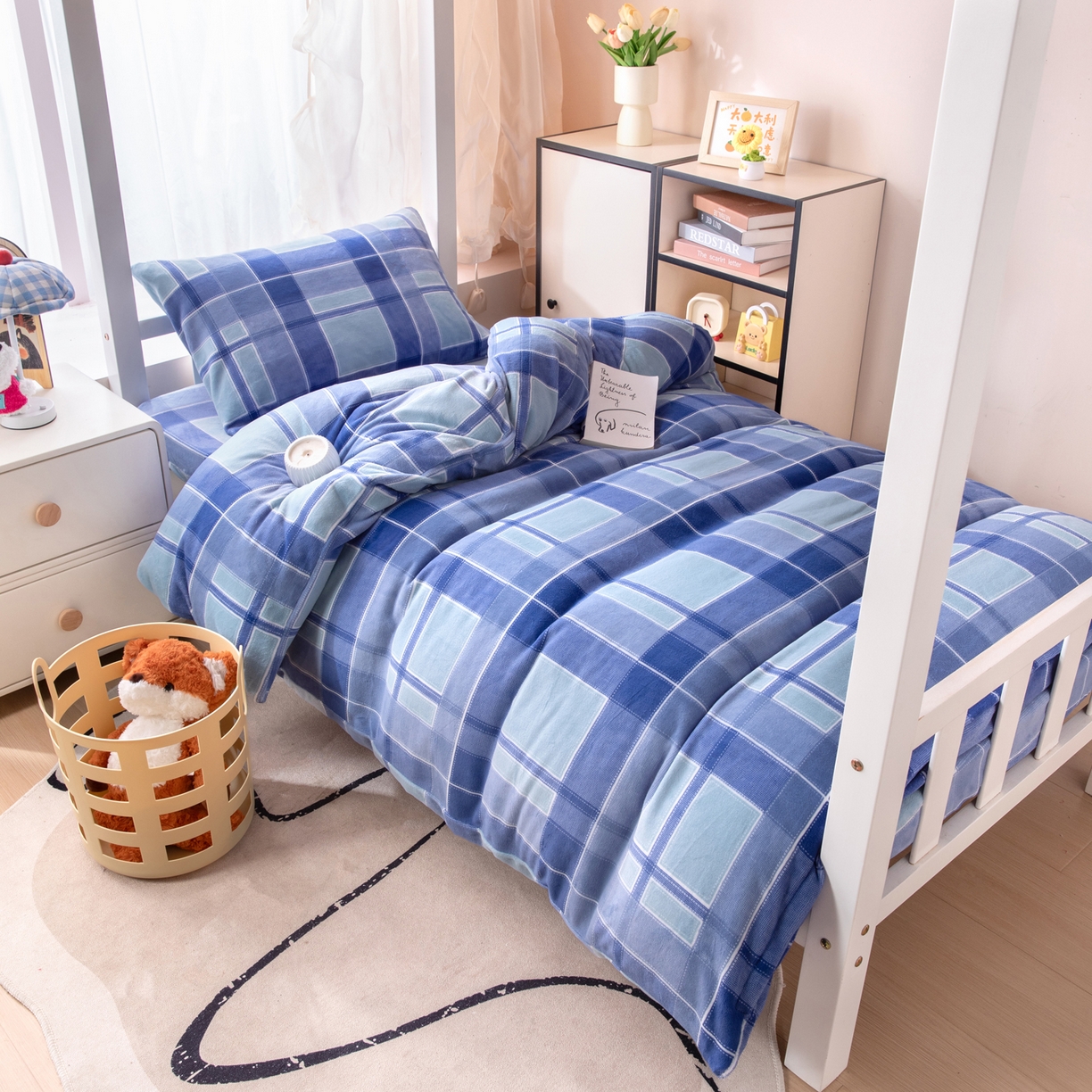 91家纺网 家纺一手货源 找家纺 凌云 2025新款A类230克加厚牛奶绒学生宿舍三件套床笠款床单款 蓝绿格-绒