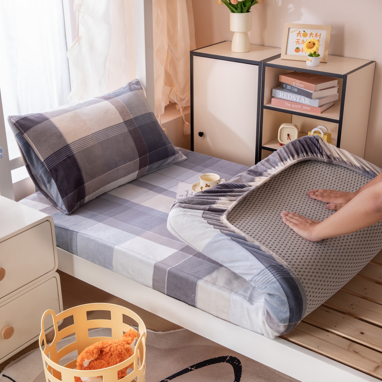 91家纺网 家纺一手货源 找家纺 凌云 2025新款A类230克加厚牛奶绒学生宿舍三件套床笠款床单款 布莱格-绒