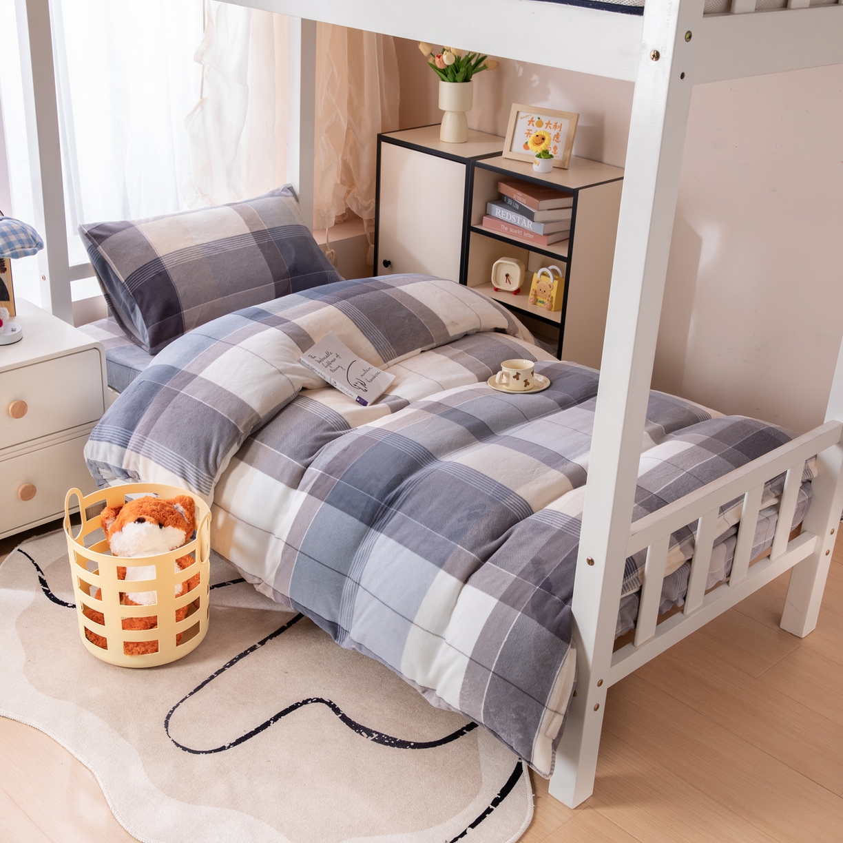 91家纺网 家纺一手货源 找家纺 凌云 2025新款A类230克加厚牛奶绒学生宿舍三件套床笠款床单款 布莱格-绒