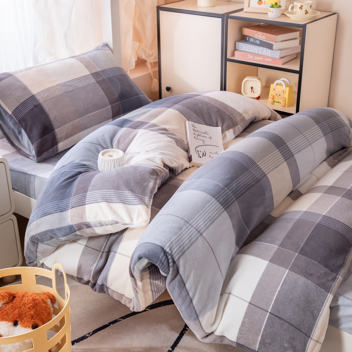 91家纺网 家纺一手货源 找家纺 凌云 2025新款A类230克加厚牛奶绒学生宿舍三件套床笠款床单款 布莱格-绒