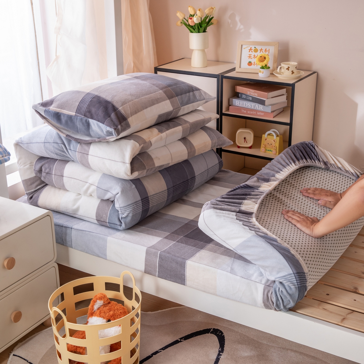 91家纺网 家纺一手货源 找家纺 凌云 2025新款A类230克加厚牛奶绒学生宿舍三件套床笠款床单款 布莱格-绒