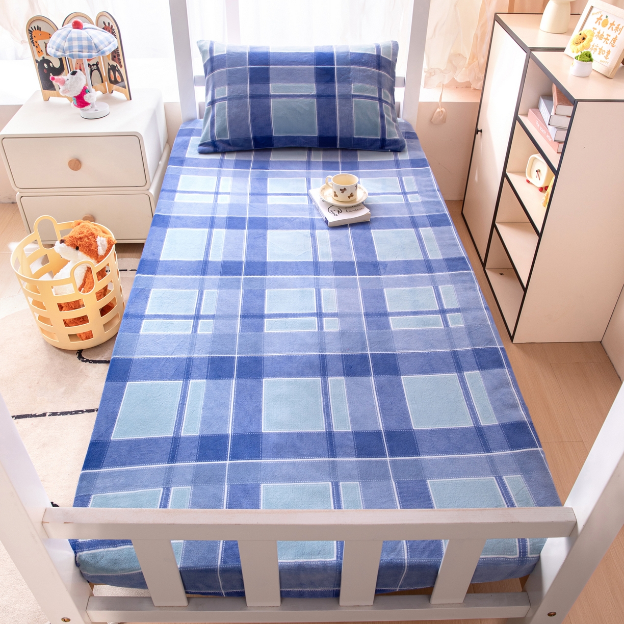 91家纺网 家纺一手货源 找家纺 凌云 2025新款A类230克加厚牛奶绒学生宿舍三件套床笠款床单款 蓝绿格-绒