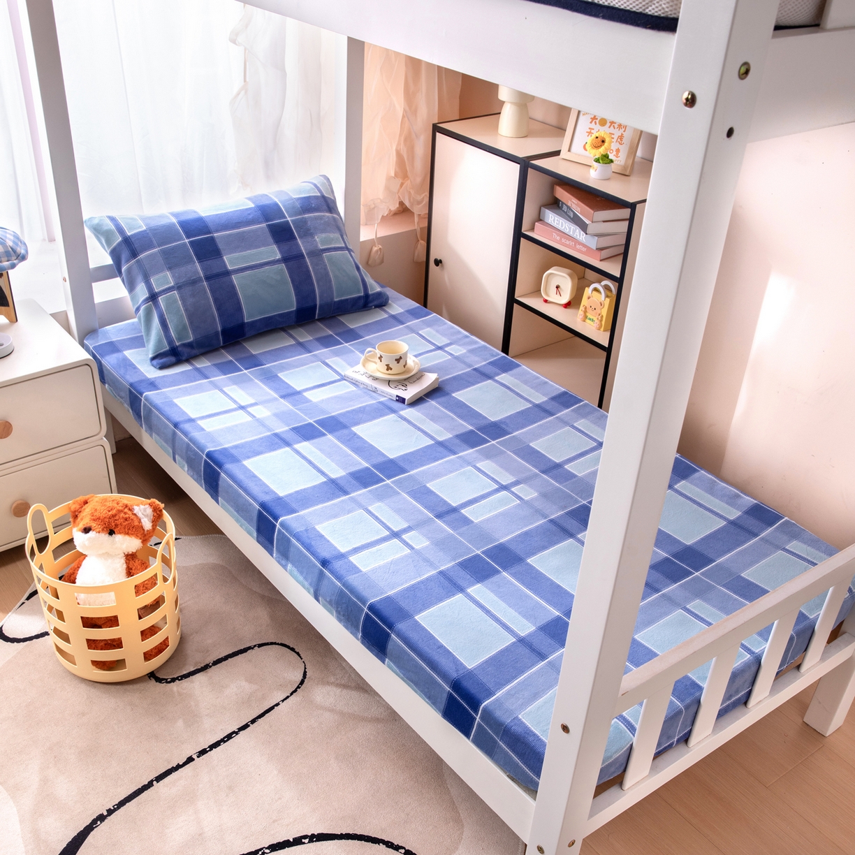 91家纺网 家纺一手货源 找家纺 凌云 2025新款A类230克加厚牛奶绒学生宿舍三件套床笠款床单款 蓝绿格-绒