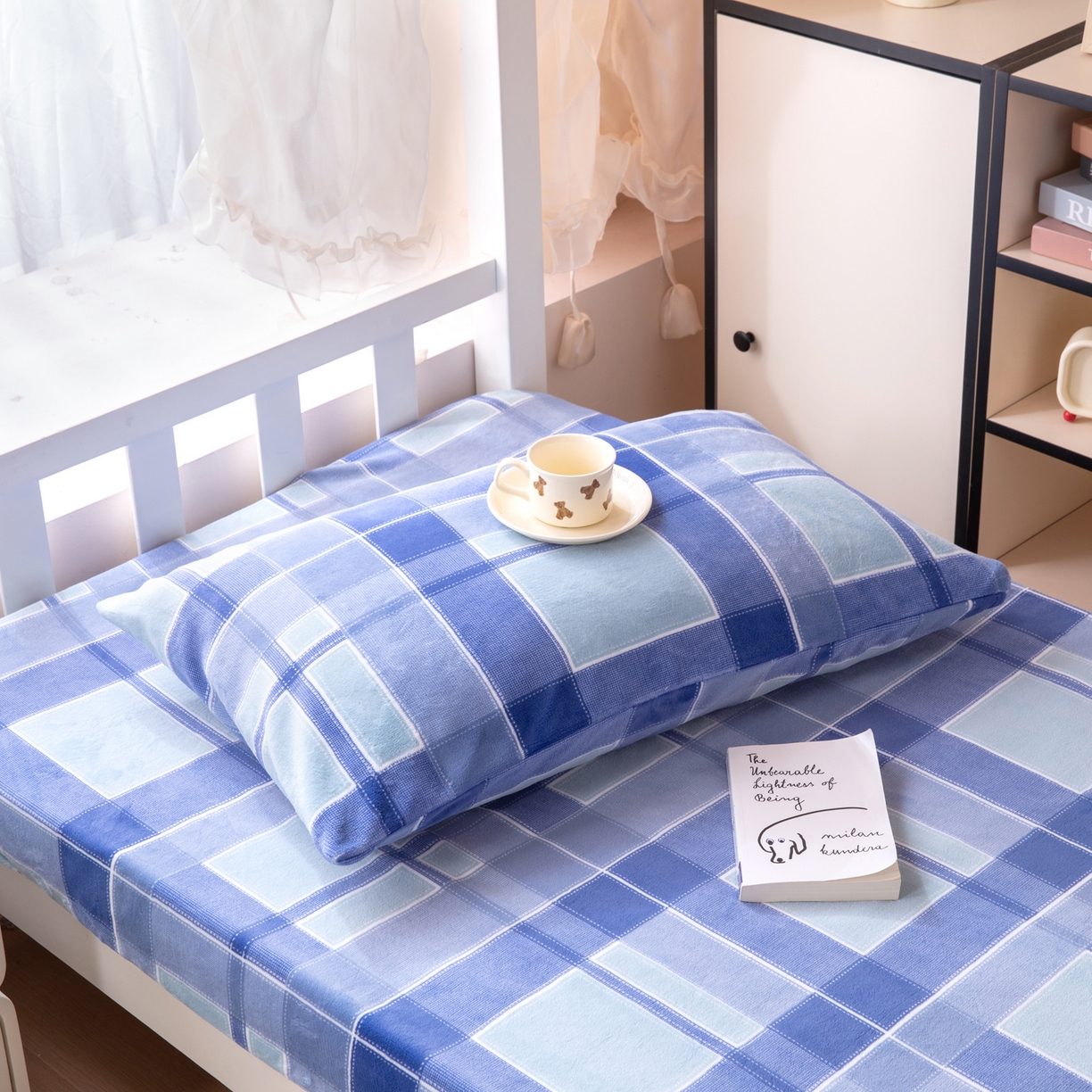 91家纺网 家纺一手货源 找家纺 凌云 2025新款A类230克加厚牛奶绒学生宿舍三件套床笠款床单款 蓝绿格-绒