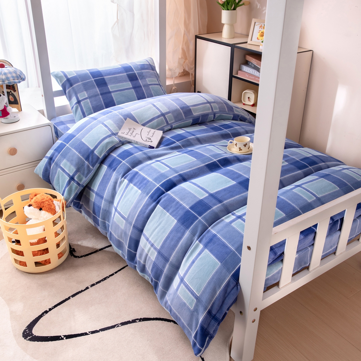 91家纺网 家纺一手货源 找家纺 凌云 2025新款A类230克加厚牛奶绒学生宿舍三件套床笠款床单款 蓝绿格-绒