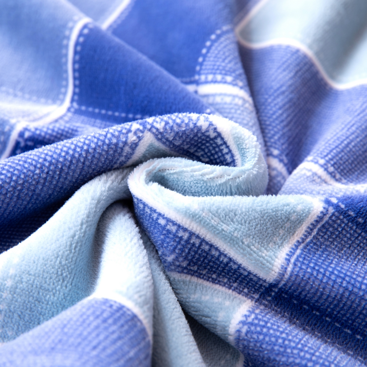 91家纺网 家纺一手货源 找家纺 凌云 2025新款A类230克加厚牛奶绒学生宿舍三件套床笠款床单款 蓝绿格-绒