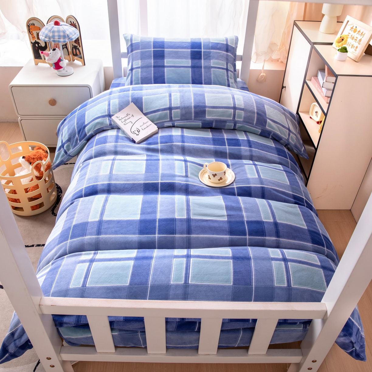 91家纺网 家纺一手货源 找家纺 凌云 2025新款A类230克加厚牛奶绒学生宿舍三件套床笠款床单款 蓝绿格-绒