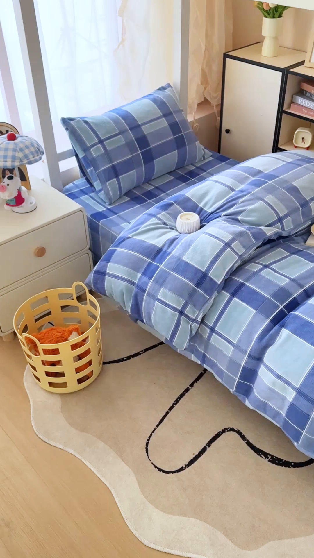 91家纺网 家纺一手货源 找家纺 凌云 2025新款A类230克加厚牛奶绒学生宿舍三件套床笠款床单款 蓝绿格-绒