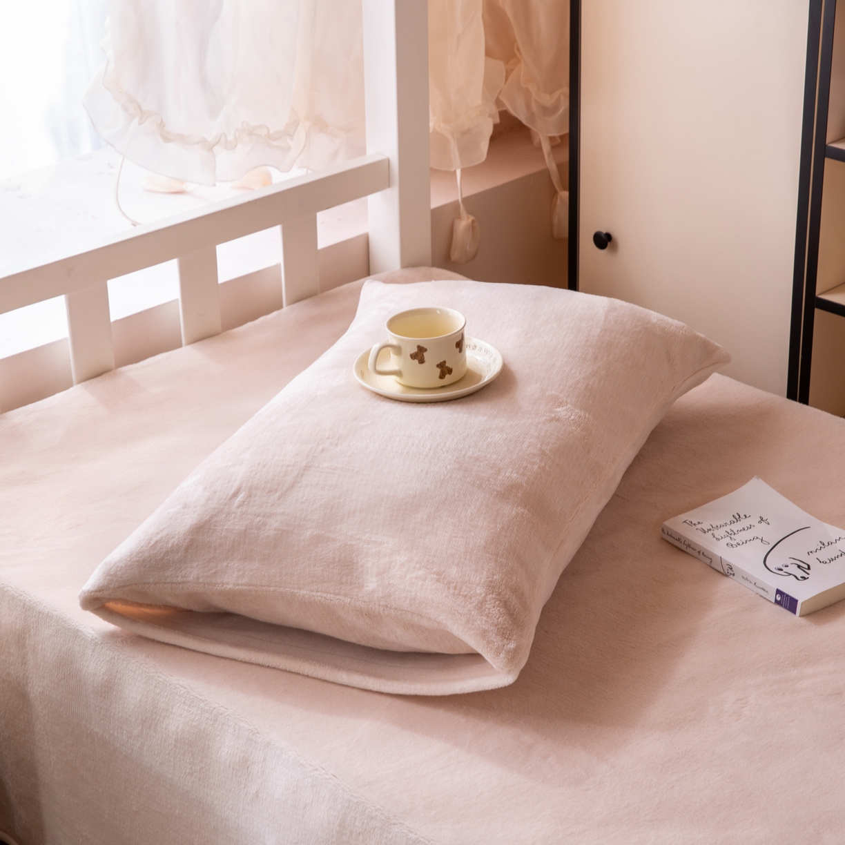 91家纺网 家纺一手货源 找家纺 凌云 2025新款A类230克加厚牛奶绒学生宿舍三件套床笠款床单款 奶咖-绒