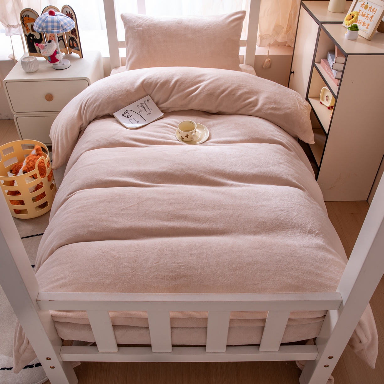 91家纺网 家纺一手货源 找家纺 凌云 2025新款A类230克加厚牛奶绒学生宿舍三件套床笠款床单款 奶咖-绒