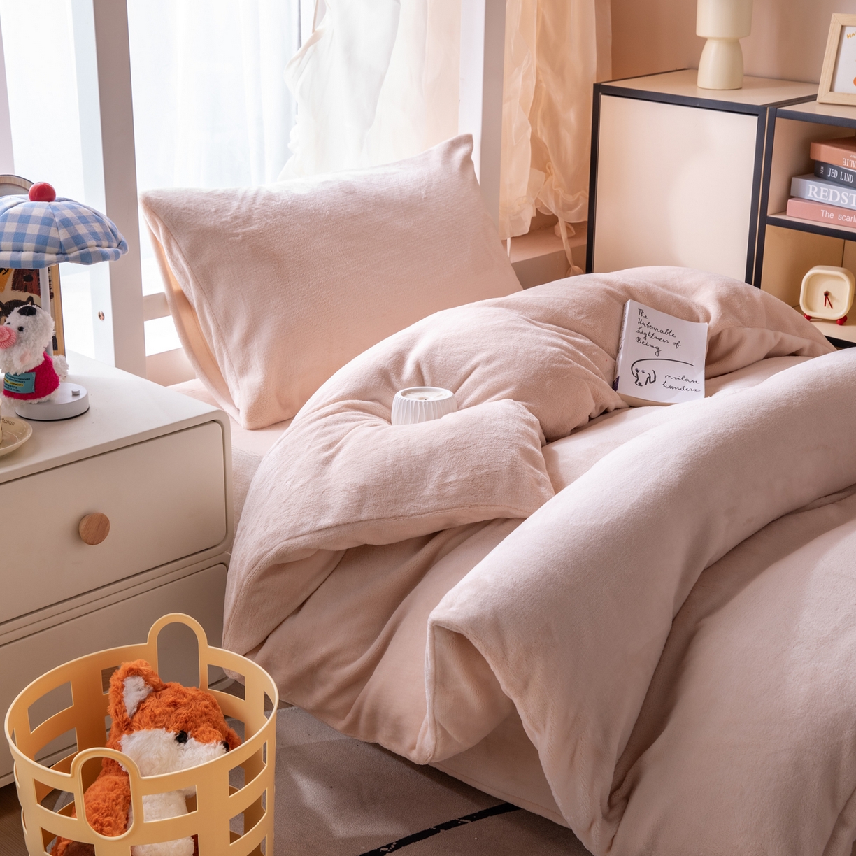 91家纺网 家纺一手货源 找家纺 凌云 2025新款A类230克加厚牛奶绒学生宿舍三件套床笠款床单款 奶咖-绒