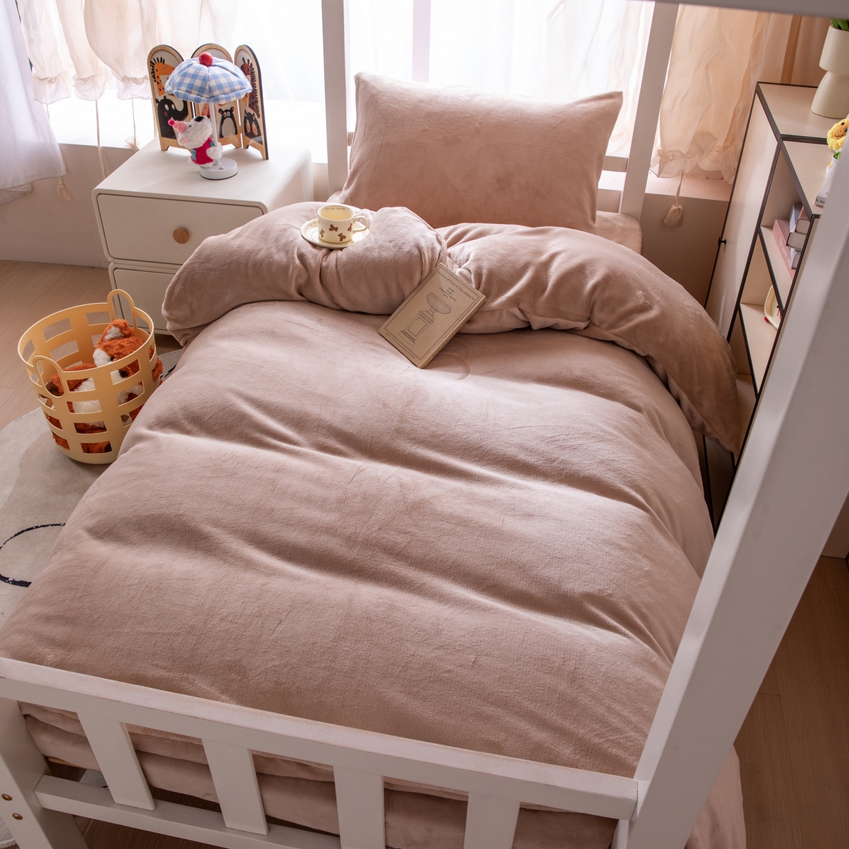 91家纺网 家纺一手货源 找家纺 凌云 2025新款A类230克加厚牛奶绒学生宿舍三件套床笠款床单款 浅驼-绒